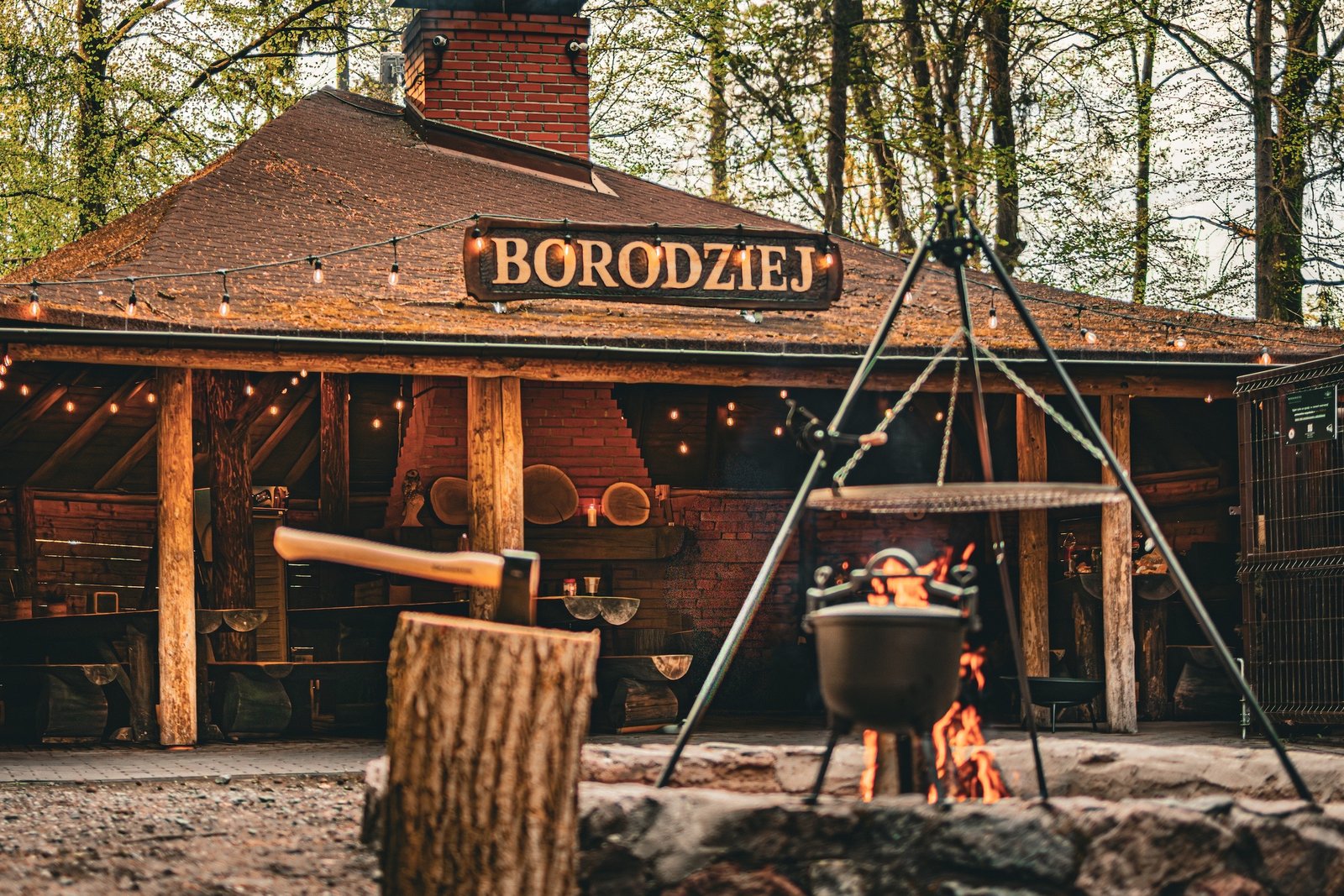 Borodziej - leśna wiata i ognisko w Sopocie